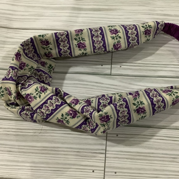 Handmade purple floral elastic fabric headband - Picture 2 of 5